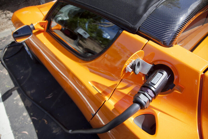 6 meest gestelde vragen over het verzekeren van uw elektrische sportwagen