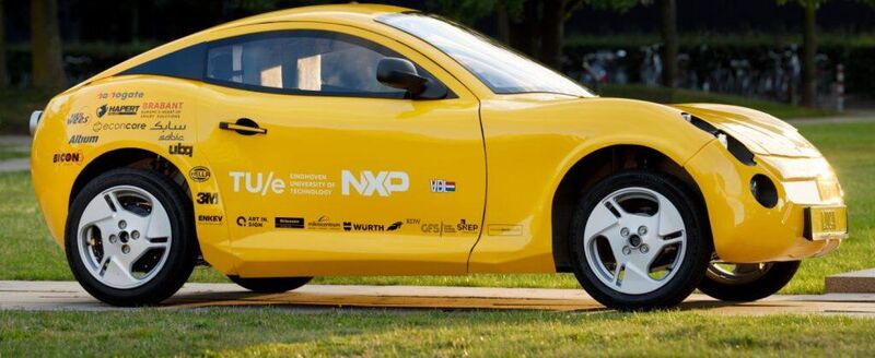 Een sportwagen gemaakt van gerecycled materiaal