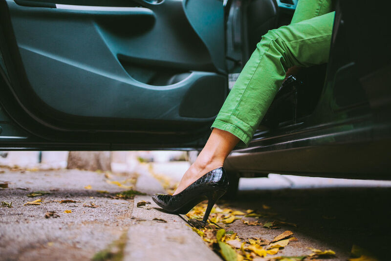 Zijn er regels voor rijden met bijzonder schoeisel in uw sportwagen?